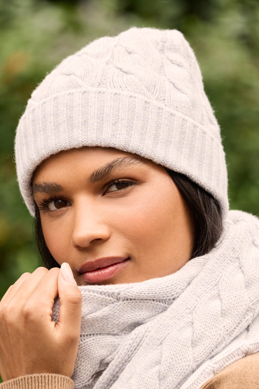 Grey cable knit beanie in merino wool and cashmere