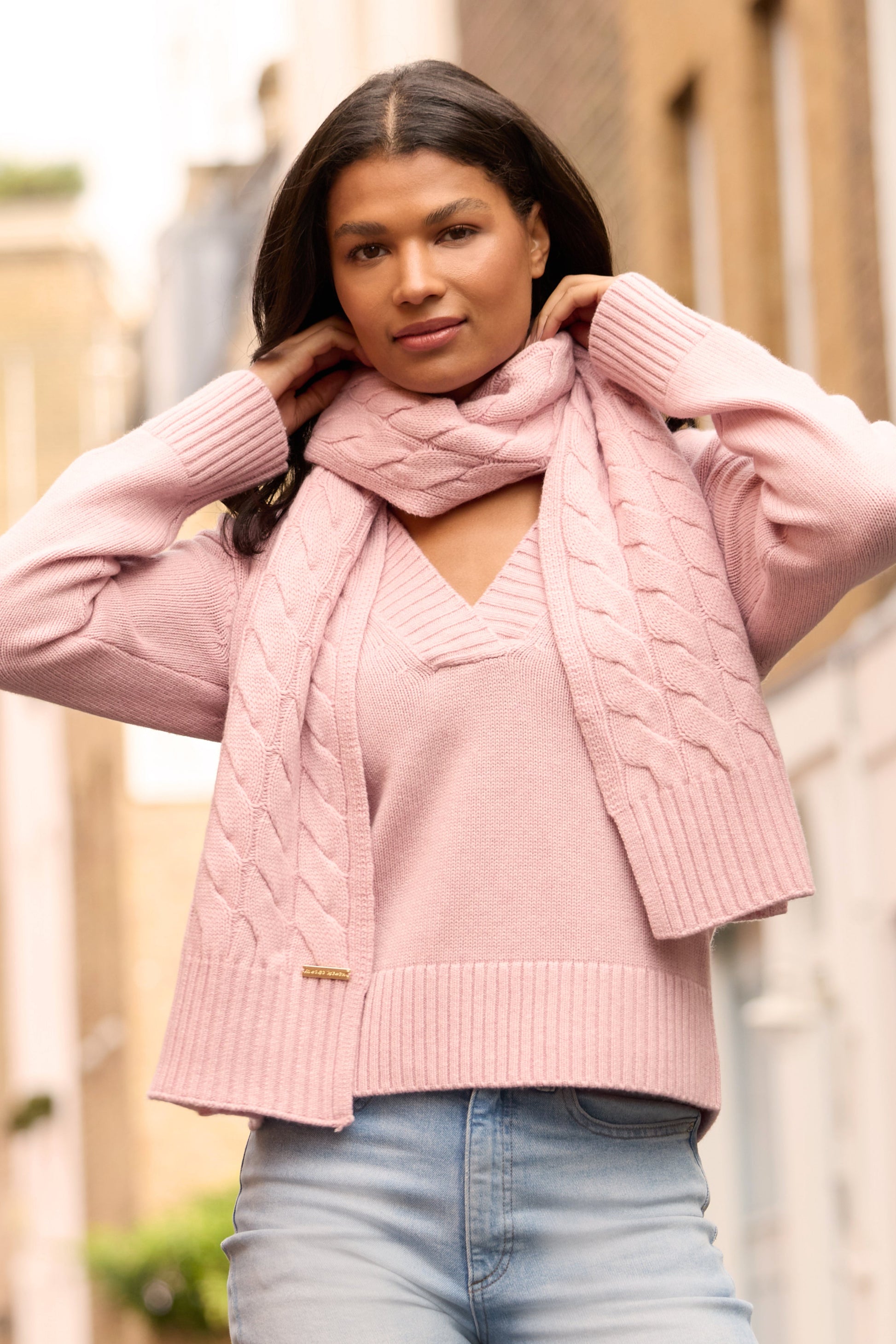 Pink cable knit scarf in merino wool and cashmere